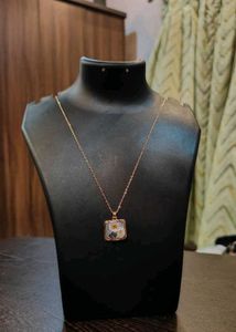 Red Bow Pendant Necklace