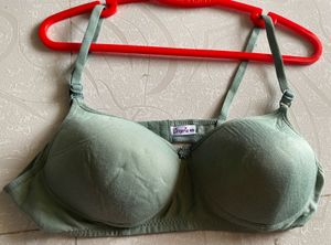 Bra Size 40B - Fits Tightly for a Snug Fit