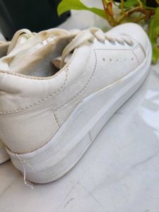 WHITE SNEAKERS