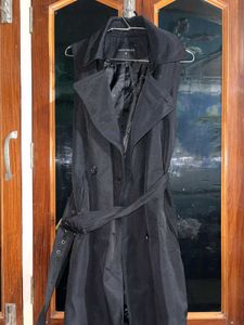 Stylish Black Sleeveless Trench Coat | Elegant &amp; C