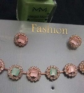 Free Nail Enamel With Rose Gold Jewellery Set