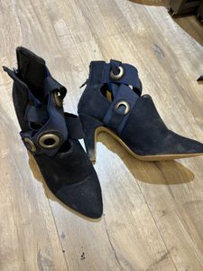 Tie up heels