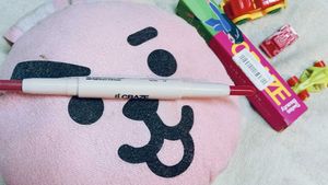 Twin One Sweet Beauty Lip Crayon Long Lastic