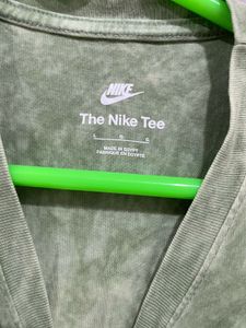 Nike Graphic T-Shirt