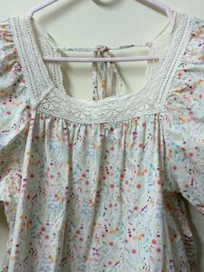 Stylish Floral Print Top – Comfortable &amp; Trendy