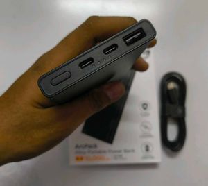 Spigen ArcPack 10,000mAh Power Bank