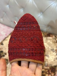 embroidered jutti