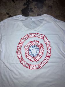 UNIQLO T-SHIRT