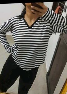 BLACK STRIPE V NECK LYCRA TOP