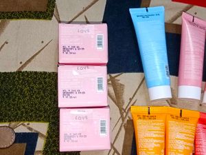 (Pack of 7) Dot &amp; Key Skincare Set