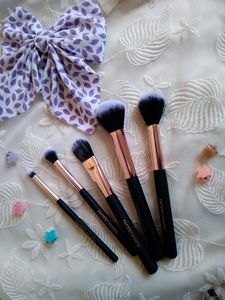 FACES CANADA - 5 IN 1 BRUSH SET
