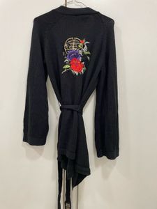 🔥Own This Stunning Black &amp; Gold Pullover🔥