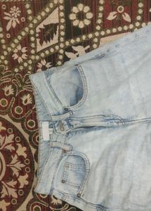H&amp;M Light-Wash High-Waist Jeans – EUR 34 (US 2)