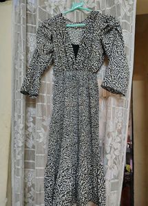 Korean One Piece Dress And It's Stretchable
