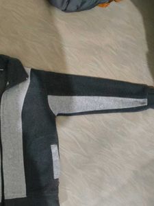 Kids&#39; Stylish Grey Zip-Up Hoodie - Warm &amp; Comfy