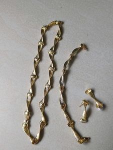 Vintage Gold-Tone Necklace &amp; Earring Set