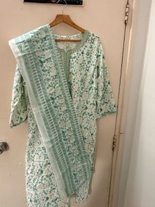 Floral Kurta dupatta set ( pants not included)