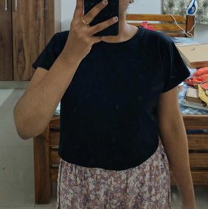 Black Crop Tshirt