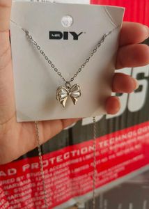 Bow Pendant Necklace