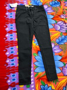Women Levi&#39;s black jeans