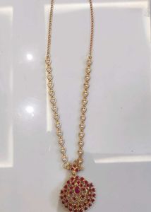 Elegant Gold &amp; Ruby Necklace