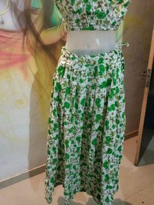 Skirt And Blouse (Green N White)