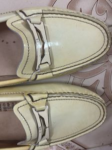 TOD’s LOAFERS.