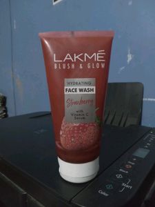 Lakme blush &amp;glow hydrating face wash strawberry w