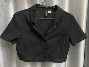 H&M black crop shirt