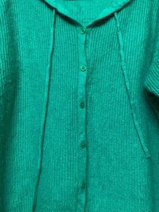 Very Trendy  Sweater Cum Hoodie