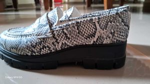 Stylish Snake Print Loafers