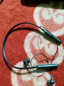 Signature Bluetooth Earphone