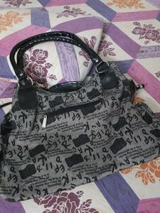 Stylish Handbag with three zipper pocket