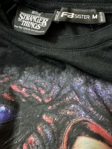 Fb sister Size M :- strangers thing printed aesthe