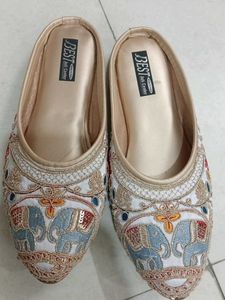 Embroidered Jutti Flats