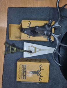 2 Deer Head Hanger And 1 Eiffel Tower