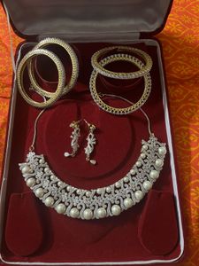 Beautiful Pearl Necklace Set