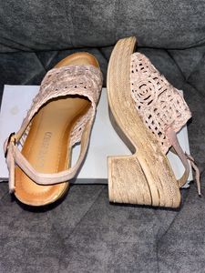 Pink platform wedges sandals 👡