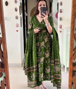 New/Unused Rayon Kurti With Pant , Dupatta Set
