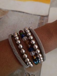 Silver Beaded Bracelet Set and a blue gel eyeliner
