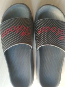 OFOAM SLIPPER FOR MEN AND WOMEN GOOD CONDITION