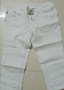 White Capri Waist Size 32 (Stretchable)