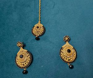 Elegant Gold-Toned Tikka &amp; Earring Set