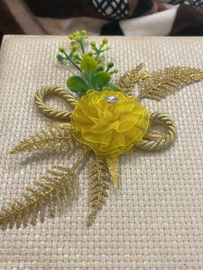 Gold Box With 5 Jars