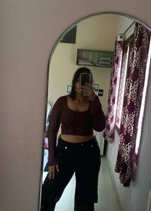 Full Sleeves Crop Top