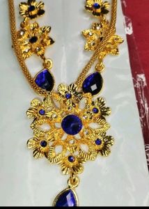 Gold Tone & Blue Floral Necklace