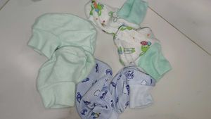 Baby Hats & Mittens This Is New Only Ones Use