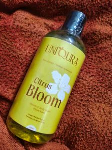 Uniqura Citrus Bloom Body Wash