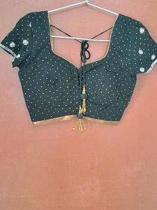 A set Of 2 blouse s