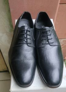 Size 7 Classic Leather Shoes